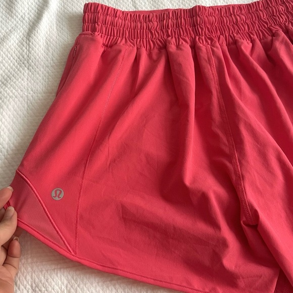 Lululemon Hotty Hot High-Rise Lined Short 4" - Glaze Pink SZ 6 - Picture 4 of 6